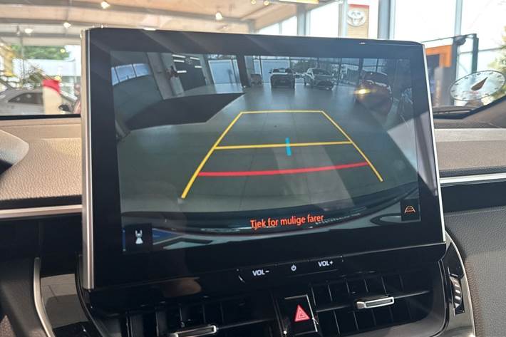 Grå Toyota Corolla Cross fra 2025