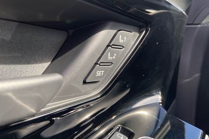 Grå Toyota BZ4X fra 2025