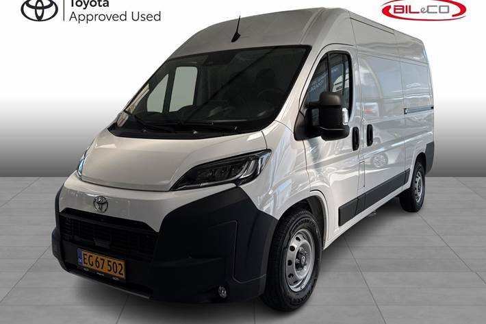 Hvid Toyota Proace Max fra 2025