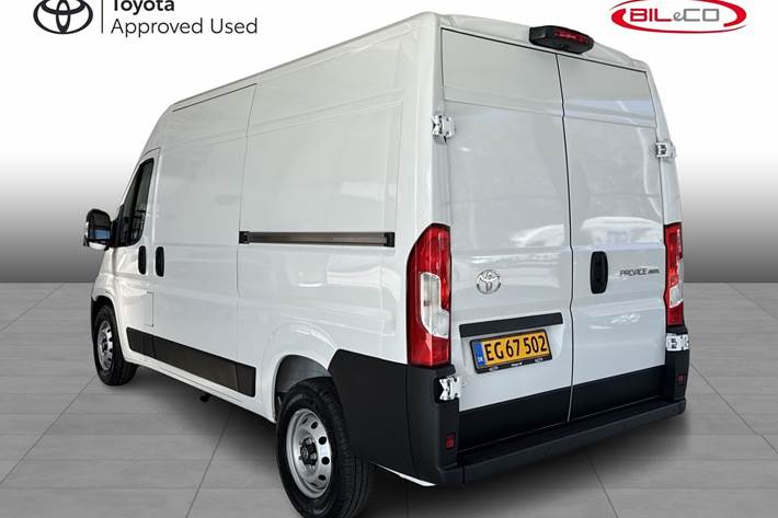 Hvid Toyota Proace Max fra 2025