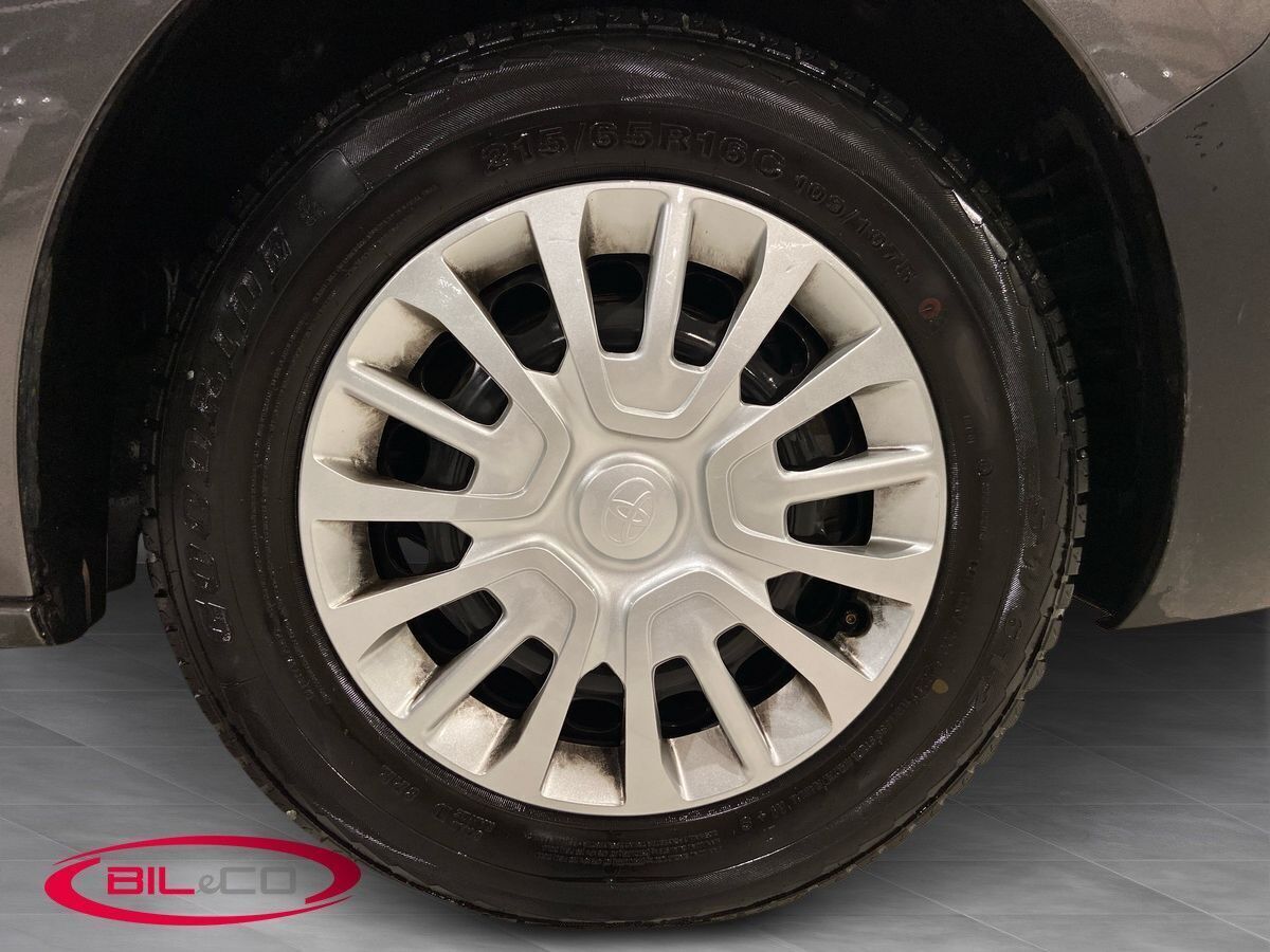 Grå Toyota ProAce fra 2025