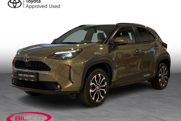 Bronze Toyota Yaris Cross fra 2023 set udefra