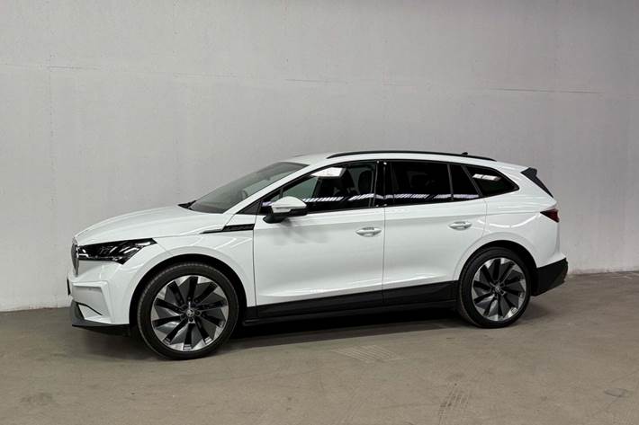 Hvid Skoda Enyaq fra 2023