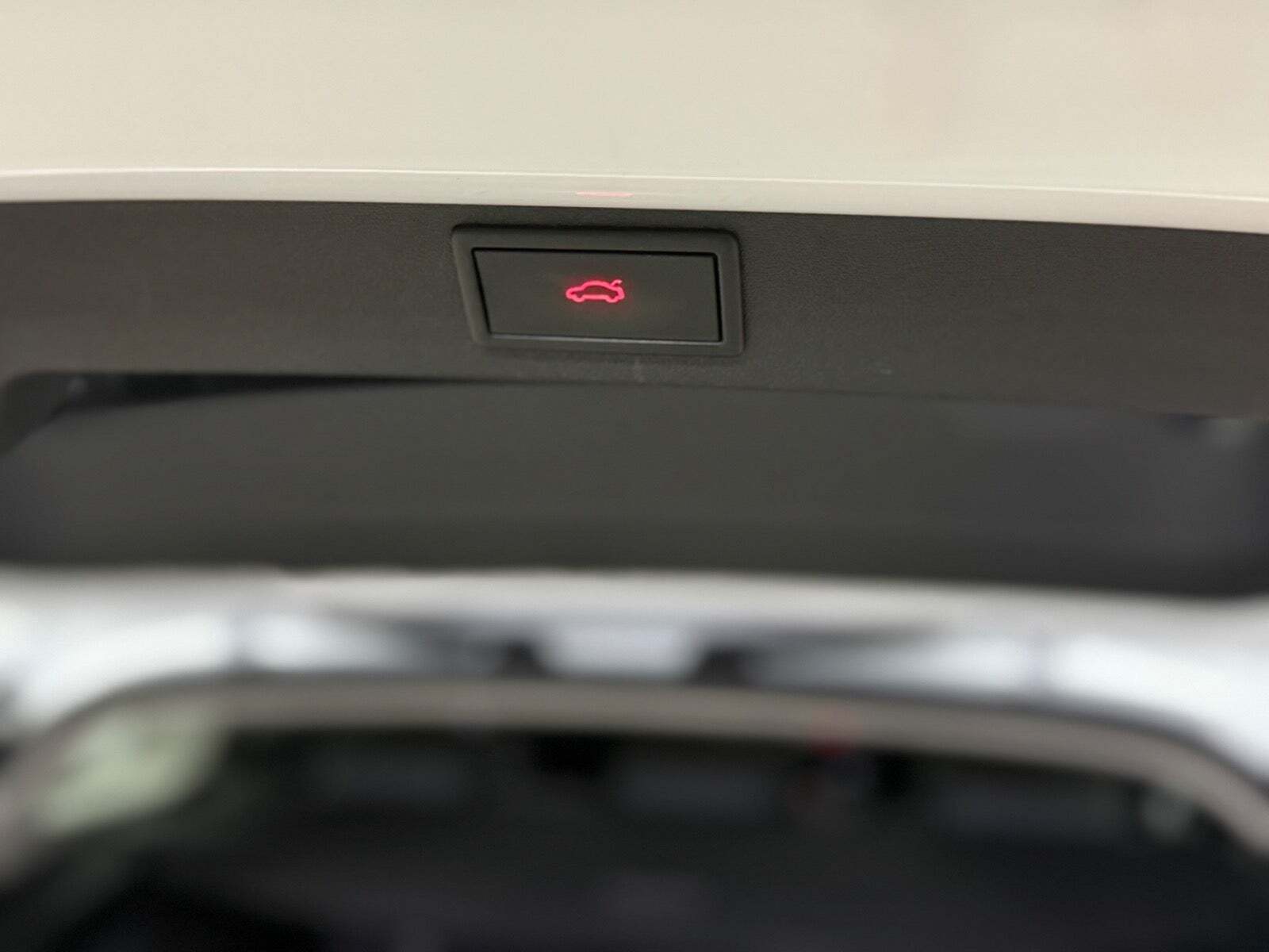 Hvid Skoda Enyaq fra 2023