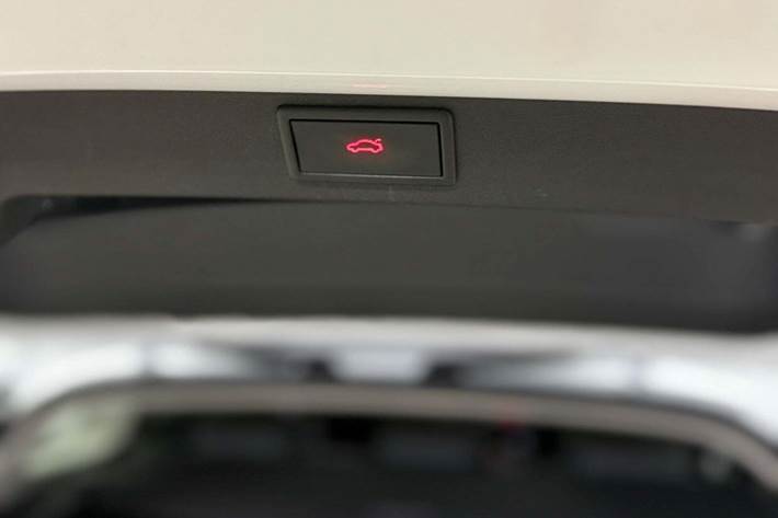 Hvid Skoda Enyaq fra 2023