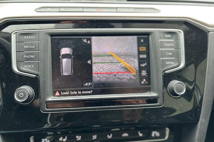Sølv VW Passat fra 2015