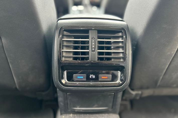 Sølv VW Passat fra 2015