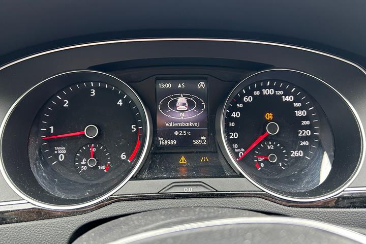 Sølv VW Passat fra 2015