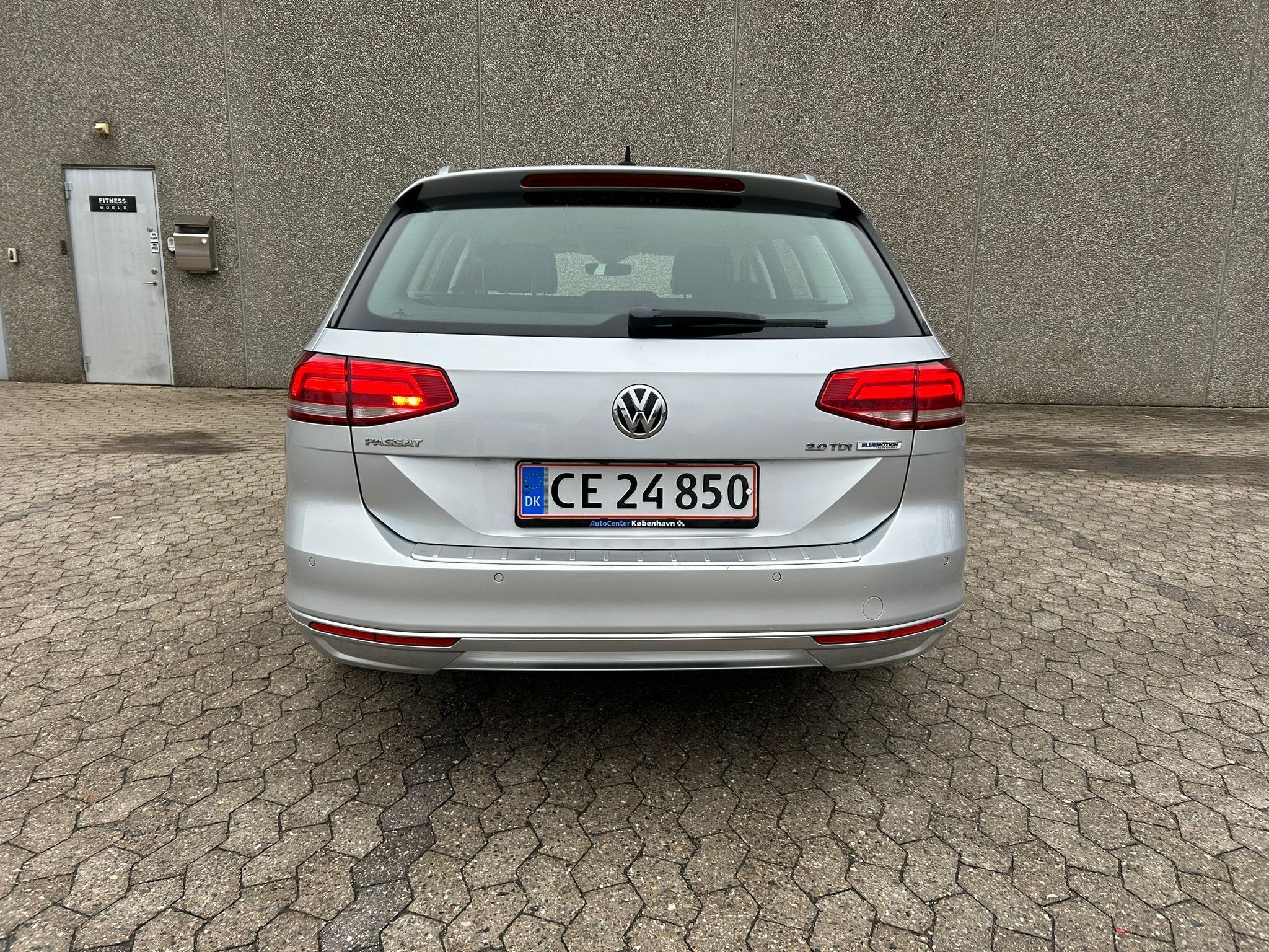 Sølv VW Passat fra 2015