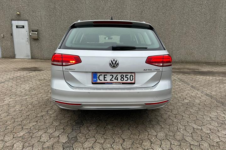 Sølv VW Passat fra 2015