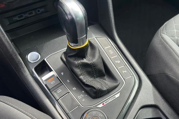 Grå VW Tiguan fra 2018