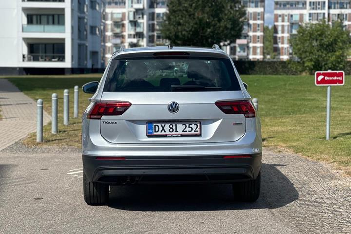 Grå VW Tiguan fra 2018