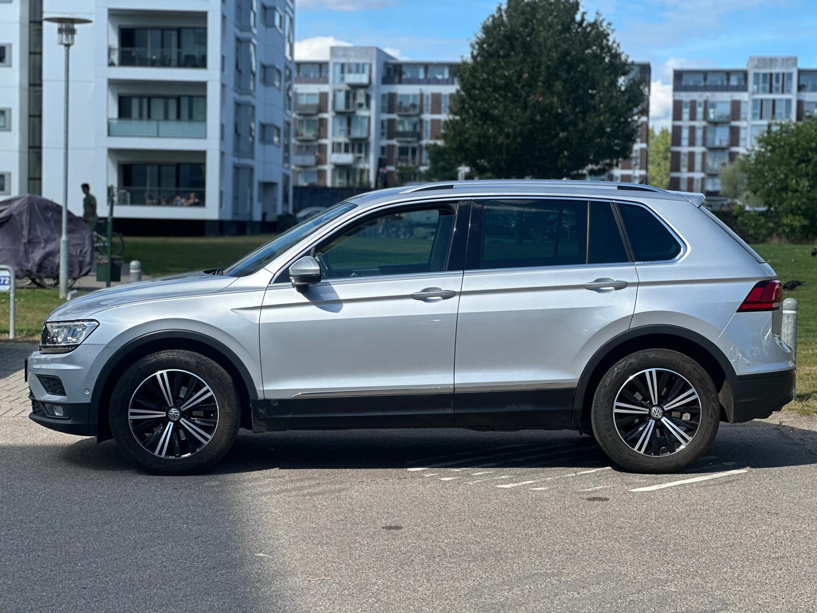 Grå VW Tiguan fra 2018