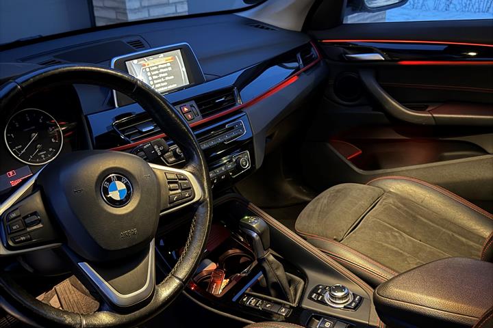 Grå BMW X1 fra 2016