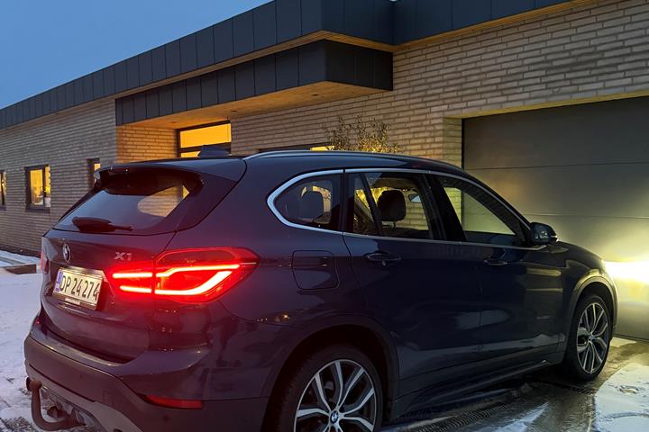 Grå BMW X1 fra 2016