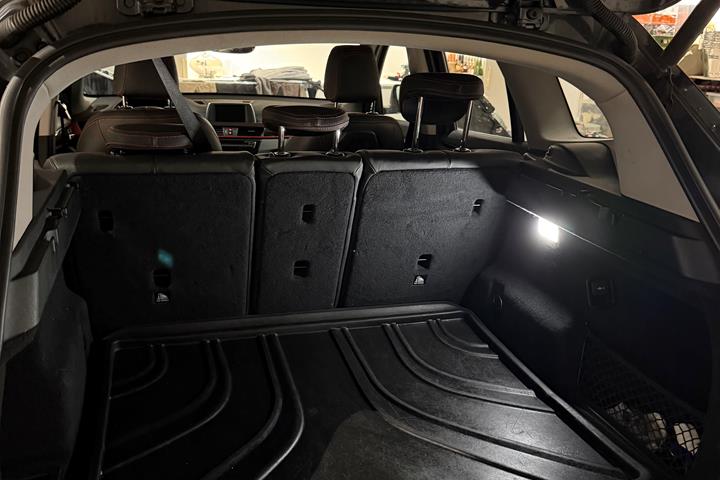 Grå BMW X1 fra 2016