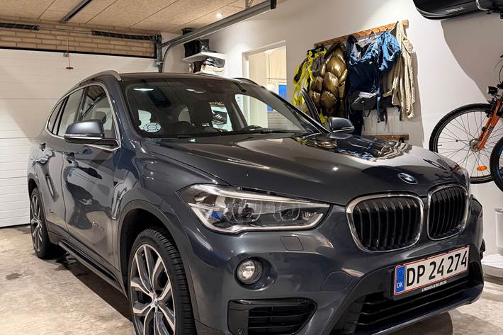 Grå BMW X1 fra 2016