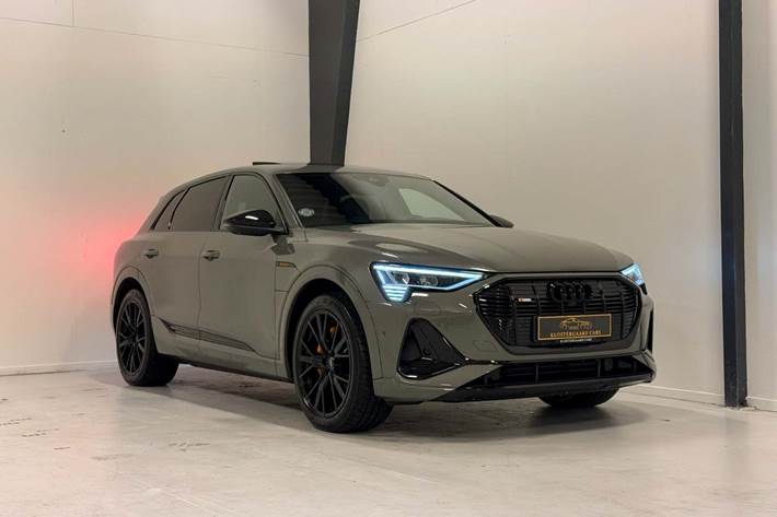 Grå Audi e-tron fra 2022 set udefra