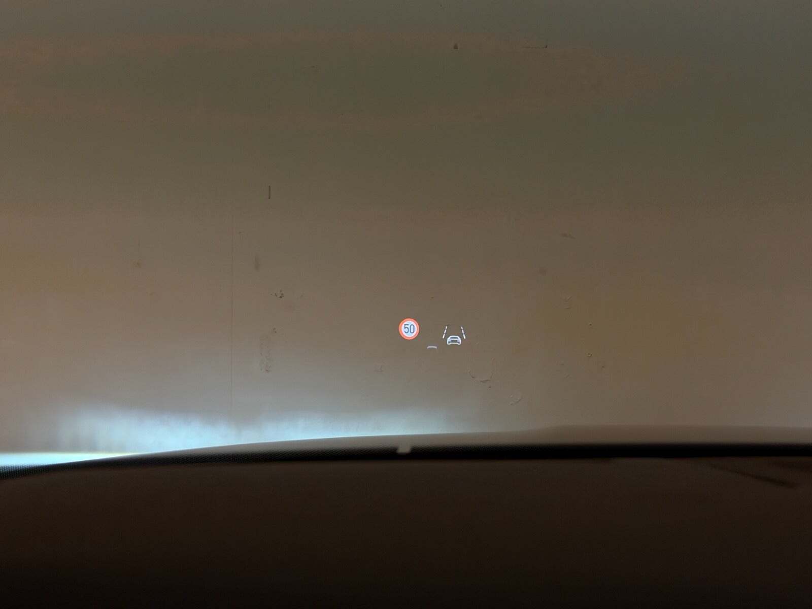 Grå Audi e-tron fra 2022