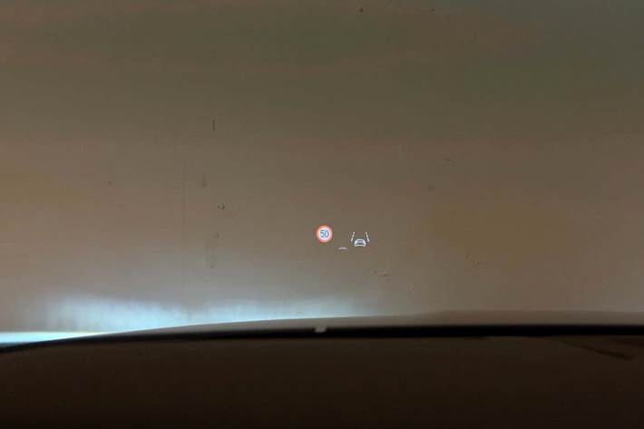 Grå Audi e-tron fra 2022