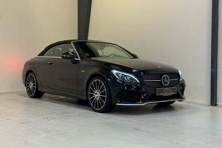 Sort Mercedes C43 fra 2018 set udefra