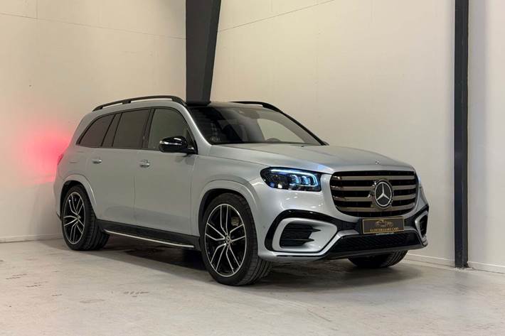 Sølv Mercedes GLS450 d fra 2023 set udefra