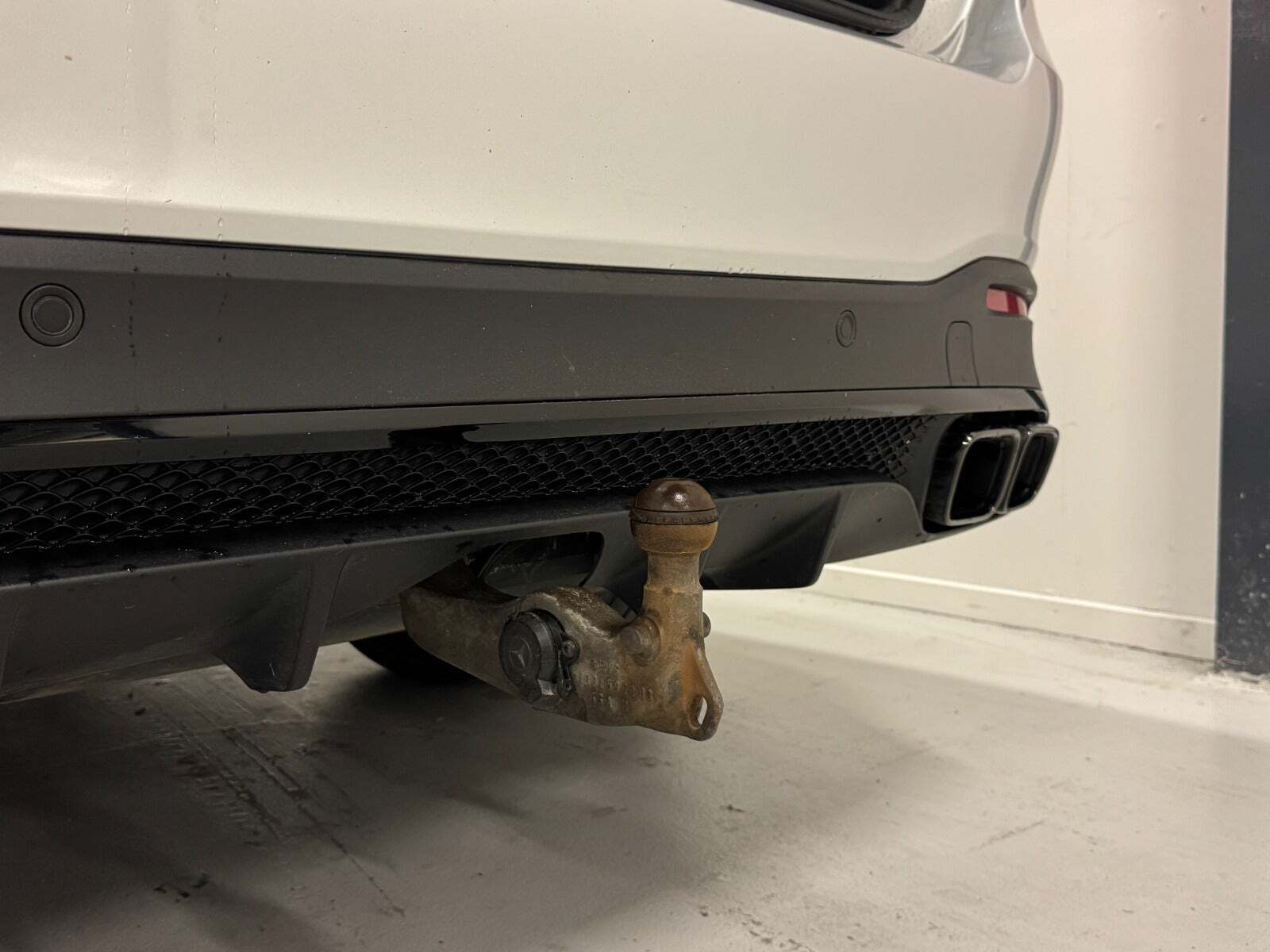 Grå Mercedes GLS350 d fra 2019