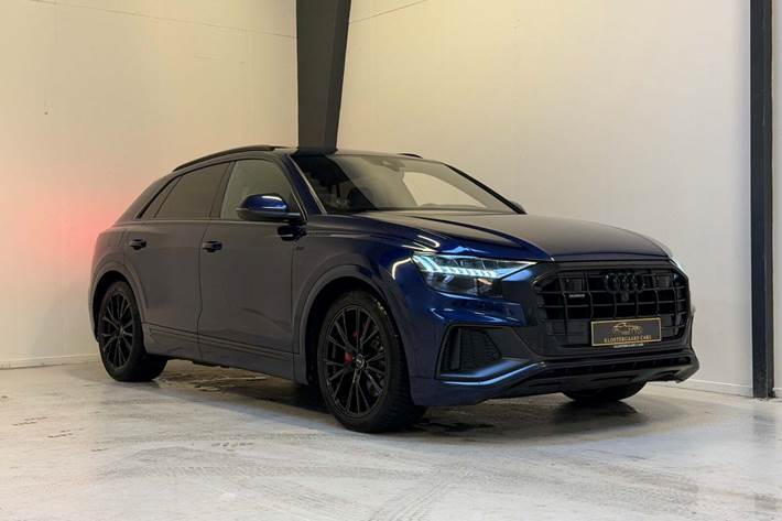 Blå Audi Q8 fra 2018 set udefra