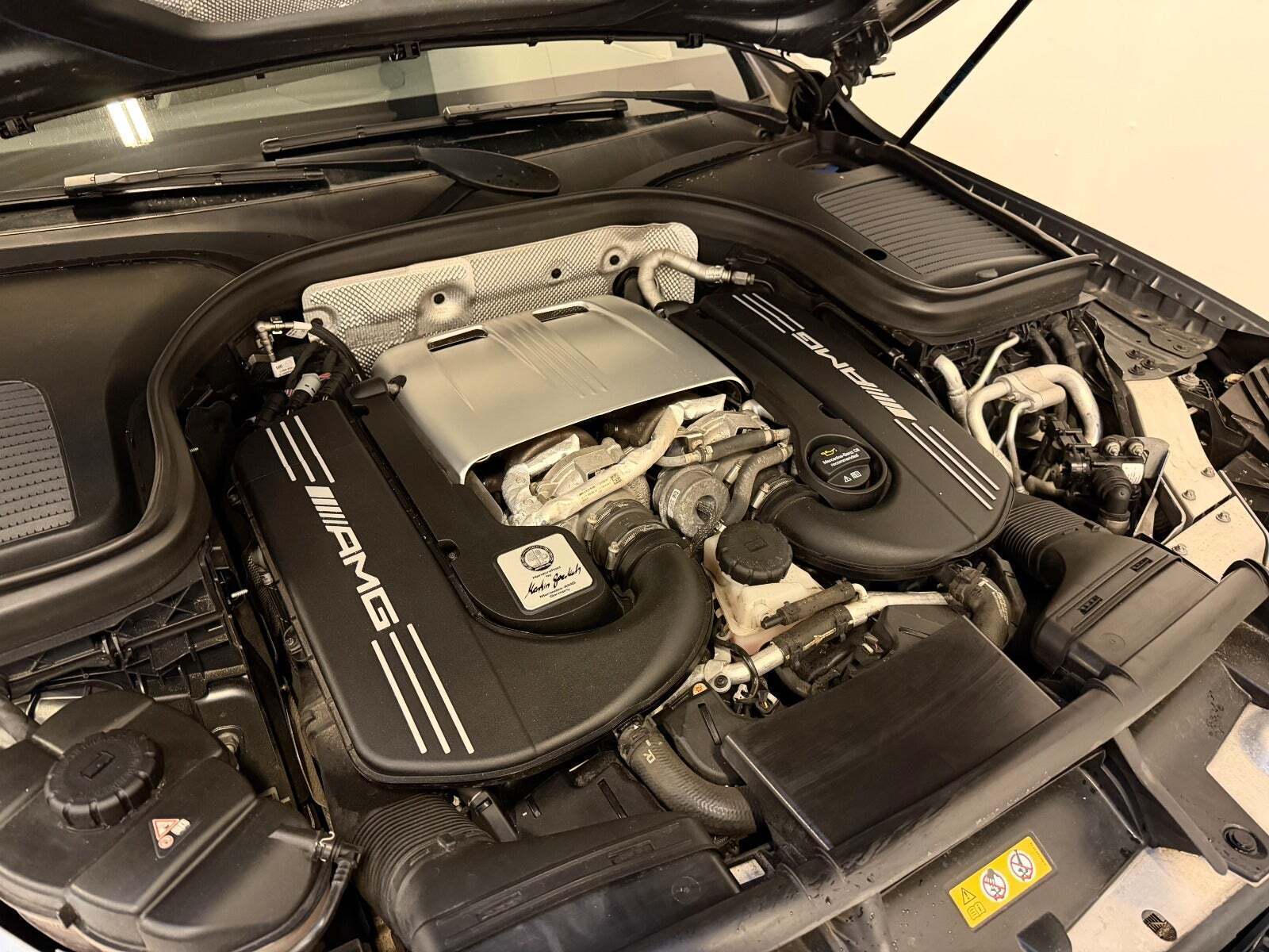 Grå Mercedes GLC63 fra 2018