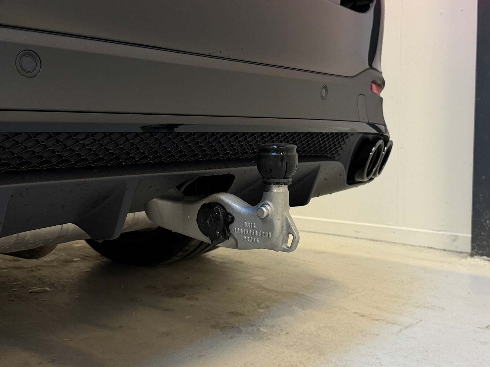 Sort Mercedes GLE53 fra 2024