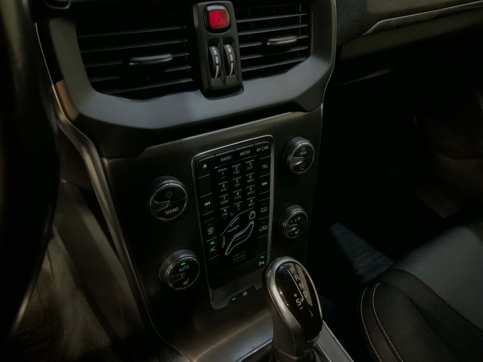 Sort Volvo V40 fra 2014