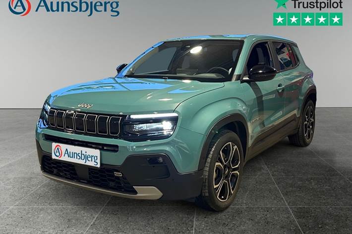 Grøn Jeep Avenger fra 2024 set udefra