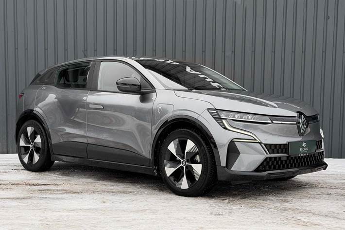 Grå Renault Megane E-Tech fra 2023 set udefra