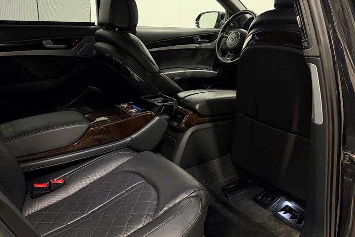 Sort Audi A8 fra 2014