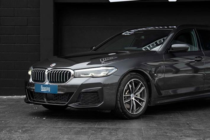 Sort BMW 530e fra 2022