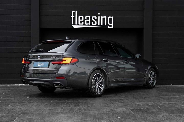 Sort BMW 530e fra 2022