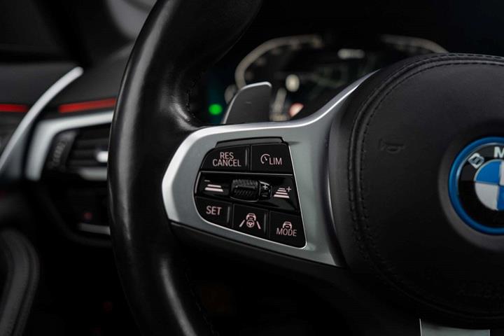 Sort BMW 530e fra 2022