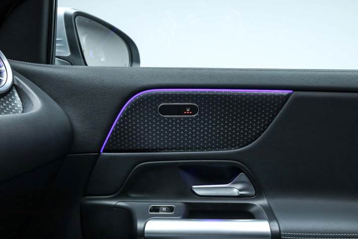 Sølv Mercedes EQA250+ fra 2025