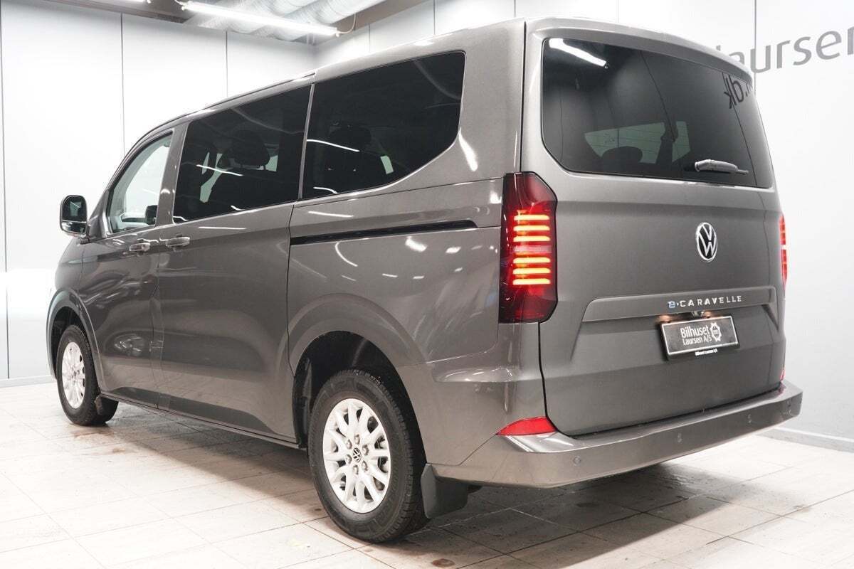 Grå VW e-Caravelle fra 2025