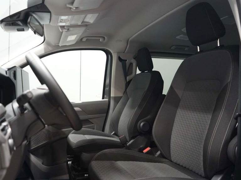 VW e-Caravelle 64 Life SWB