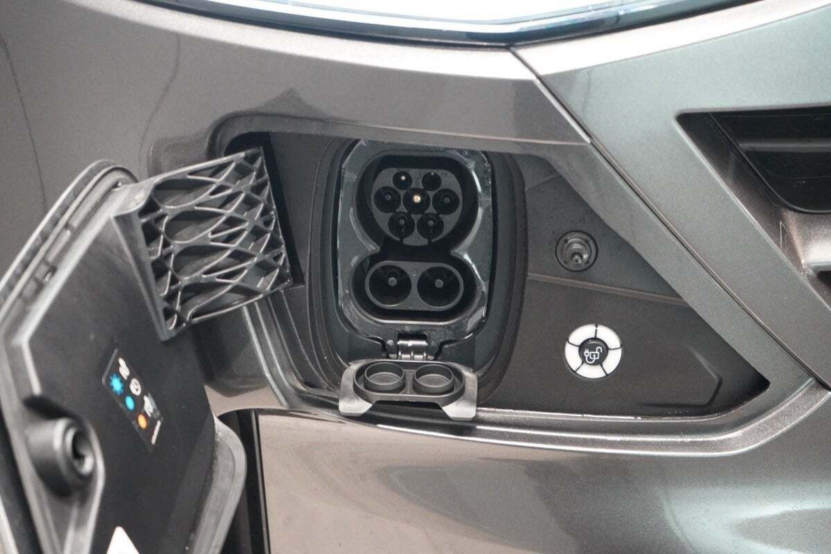 Grå VW e-Caravelle fra 2025