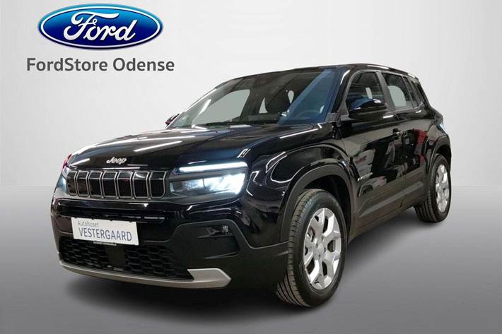 Sort Jeep Avenger fra 2025 set udefra