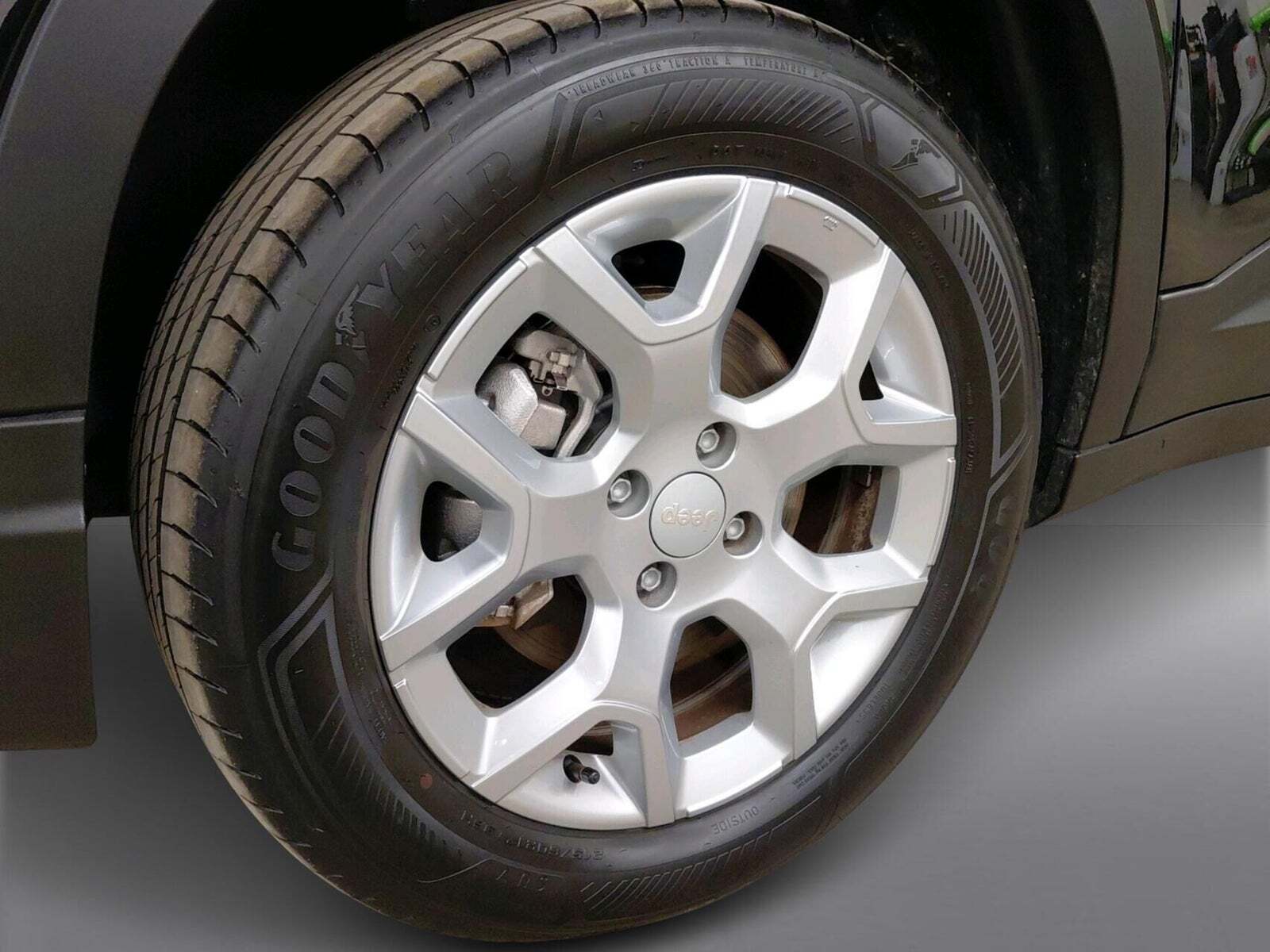 Sort Jeep Avenger fra 2025