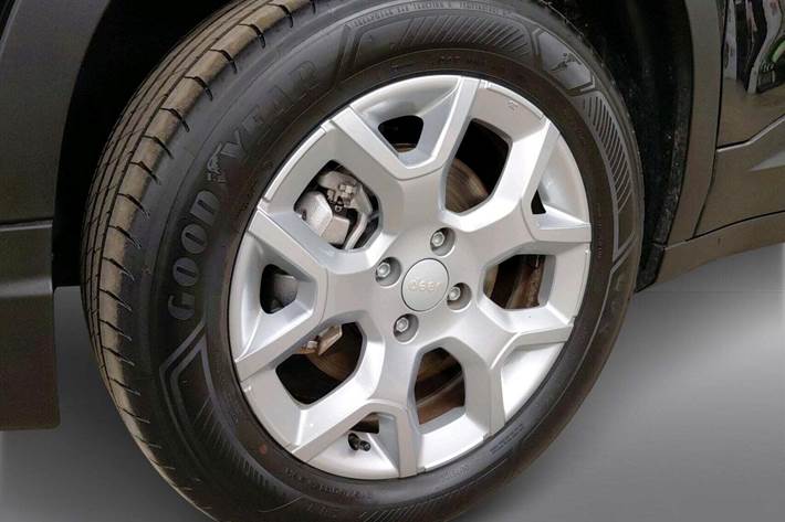 Sort Jeep Avenger fra 2025