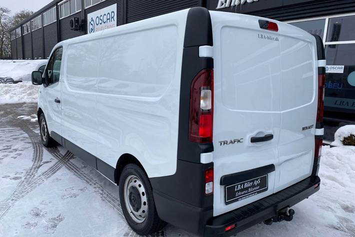 Hvid Renault Trafic T29 fra 2021