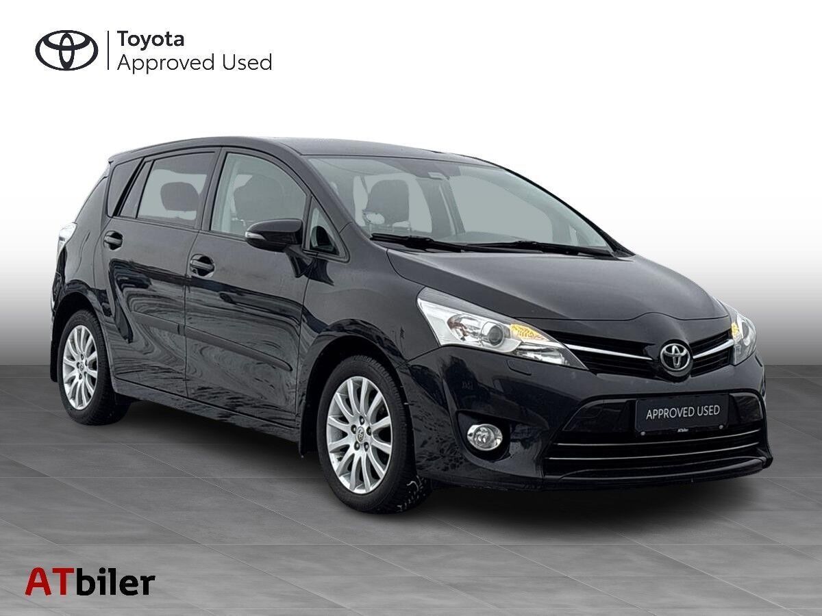 Sort Toyota Verso fra 2017