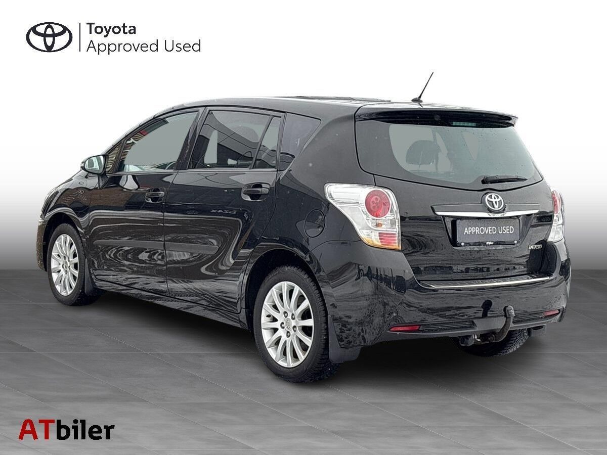 Sort Toyota Verso fra 2017