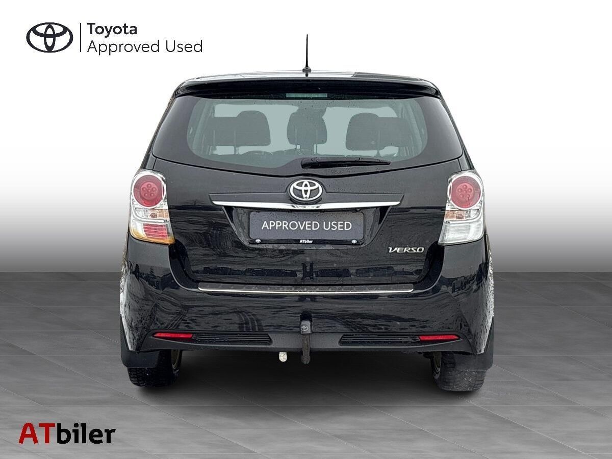 Sort Toyota Verso fra 2017