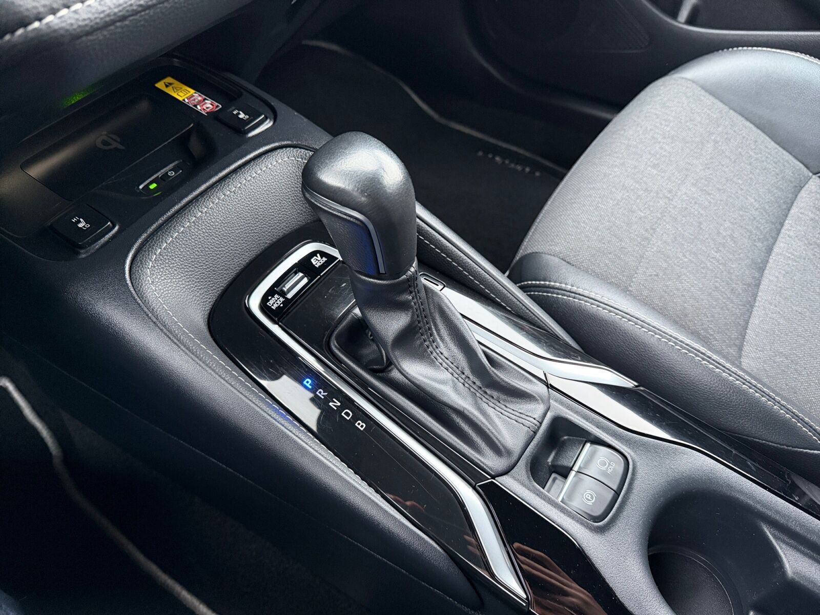 Blå Toyota Corolla fra 2024