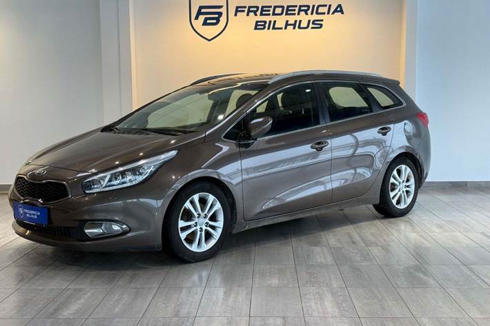 Brun Kia Ceed fra 2013 set udefra